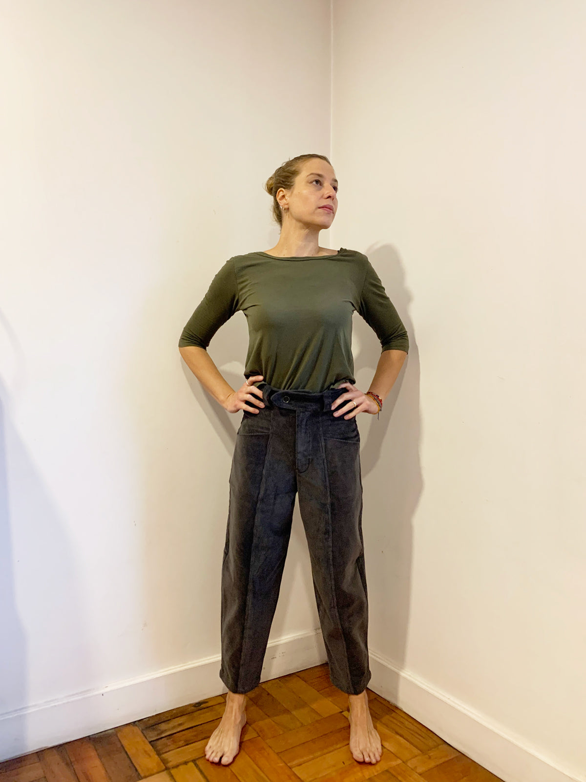 Pantalón Zanahoria Cotelé gris grafito