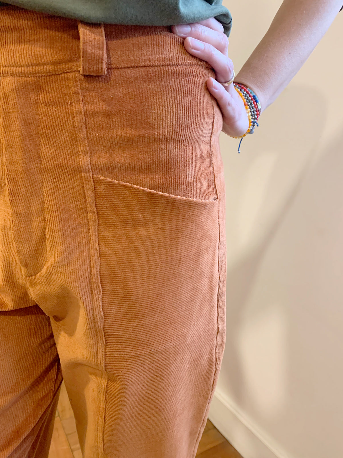 Pantalón Zanahoria Cotelé terracota