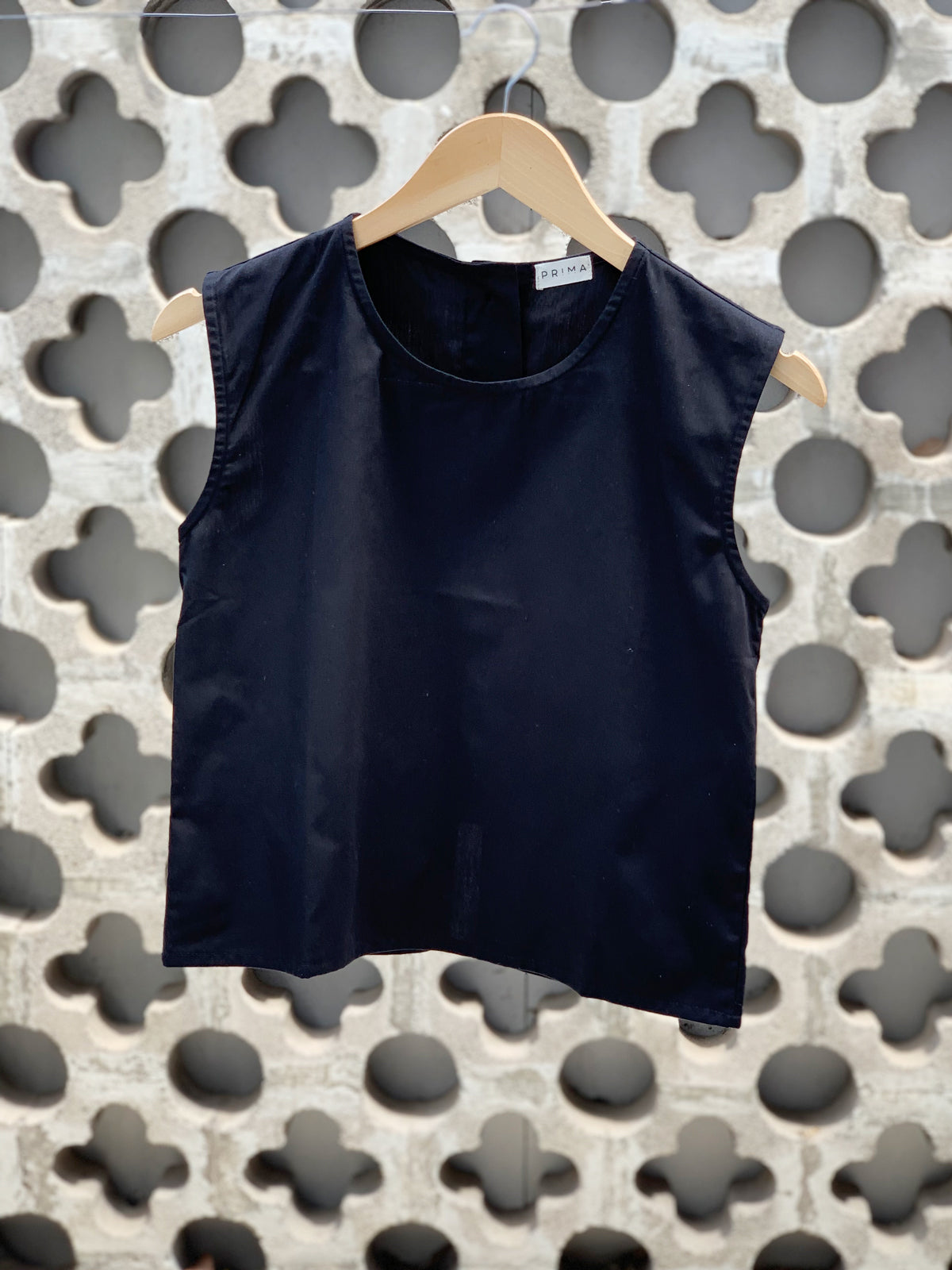 Polera botones espalda color negro